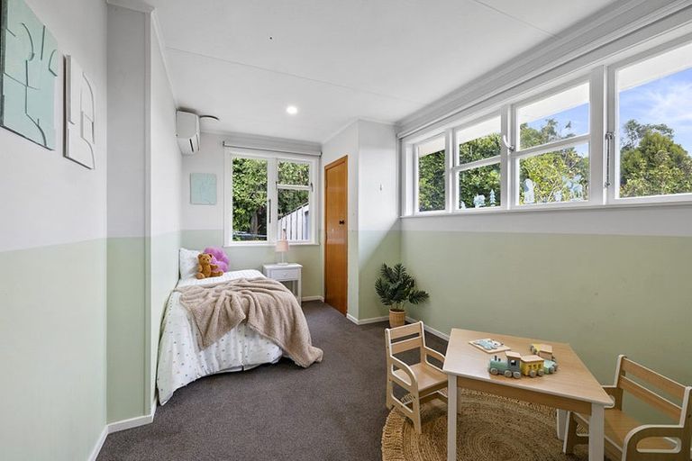 Photo of property in 1a Ward Place, Marfell, New Plymouth, 4310