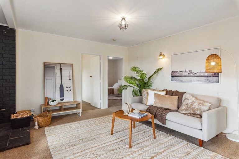 Photo of property in 105 Seaview Road, Paraparaumu Beach, Paraparaumu, 5032