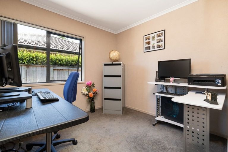 Photo of property in 38 Kereru Place, Pyes Pa, Tauranga, 3112