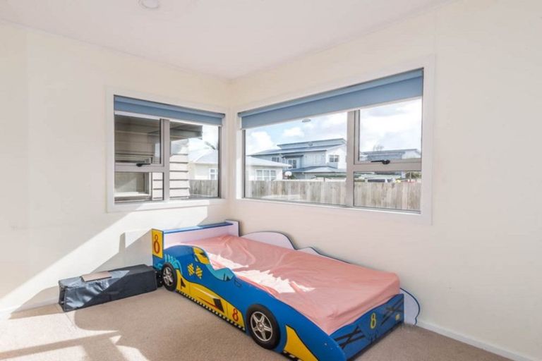 Photo of property in 16a Karamu Street, Te Atatu Peninsula, Auckland, 0610