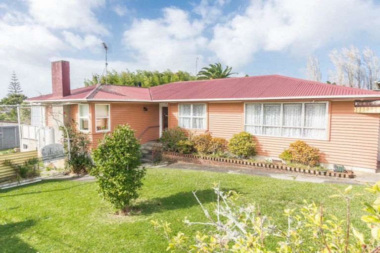 Photo of property in 8 Sarona Avenue, Glen Eden, Auckland, 0602