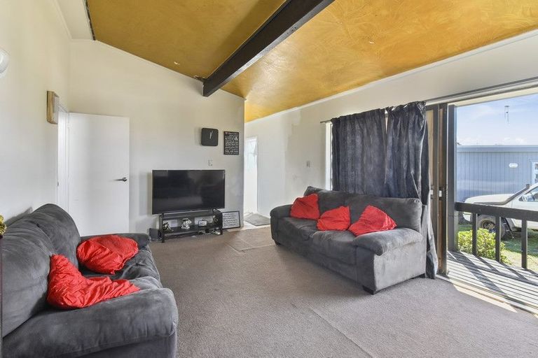 Photo of property in 5 Iris Place, Clendon Park, Auckland, 2103