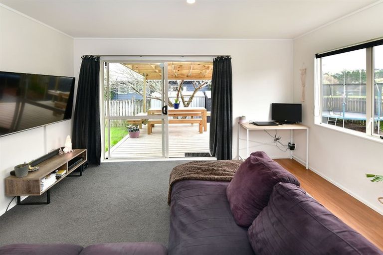 Photo of property in 1/137 Awaroa Road, Helensville, 0800