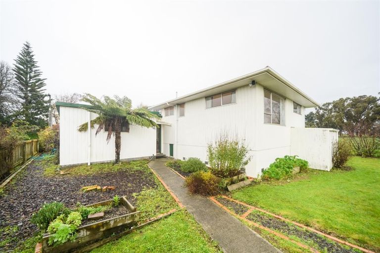 Photo of property in 24 Oaklea Avenue, Marton, 4710