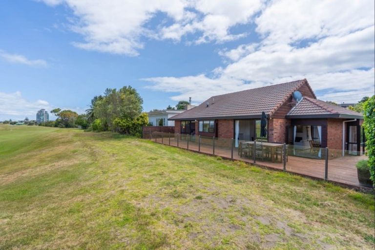 Photo of property in 58 Golf Road, Paraparaumu Beach, Paraparaumu, 5032