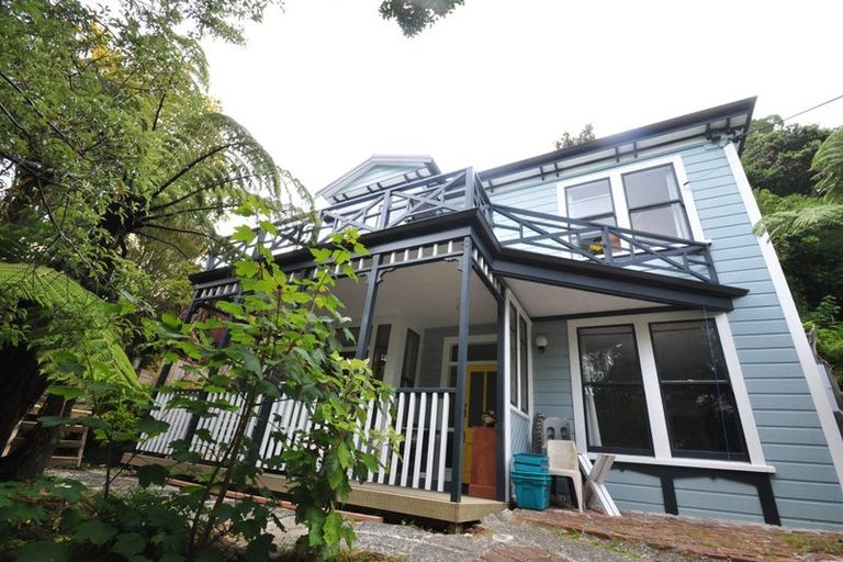 Photo of property in 140 Glenmore Street, Northland, Wellington, 6012