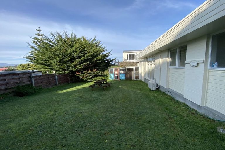 Photo of property in 19 Duchess Place, Maupuia, Wellington, 6022
