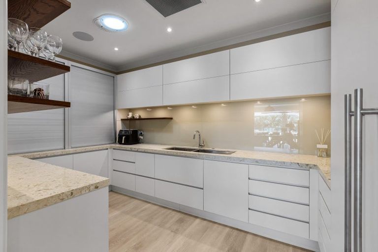 Photo of property in 8a Jelas Drive, Riverhead, 0820