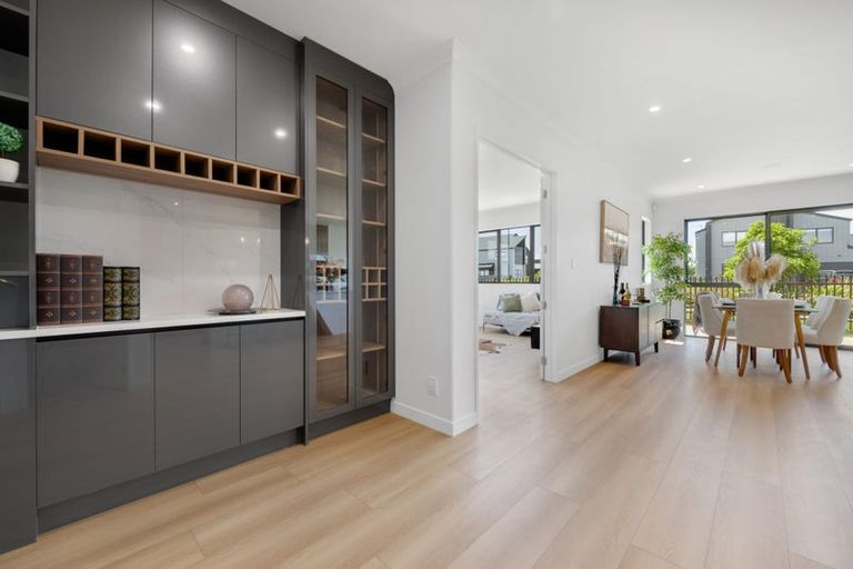 Photo of property in 14 Parkmore Drive, Rosehill, 2113
