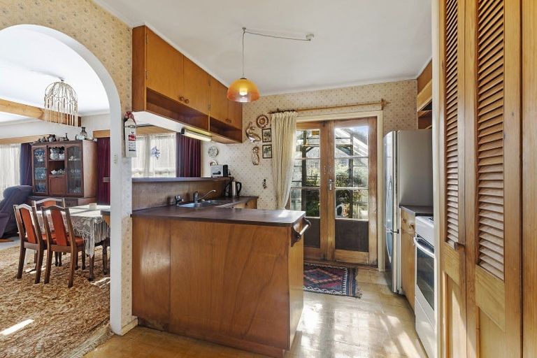 Photo of property in 16 Stewart Drive, Newlands, Wellington, 6037