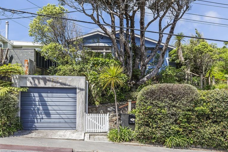 Photo of property in 9 Albemarle Road, Northland, Wellington, 6012