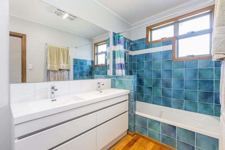 Photo of property in 17 Noall Street, Te Atatu Peninsula, Auckland, 0610