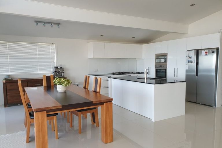 Photo of property in 72 Churchill Road, Murrays Bay, Auckland, 0630