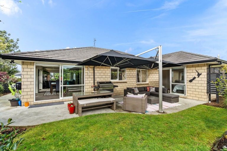 Photo of property in 25 Waitemata Drive, One Tree Point, 0118