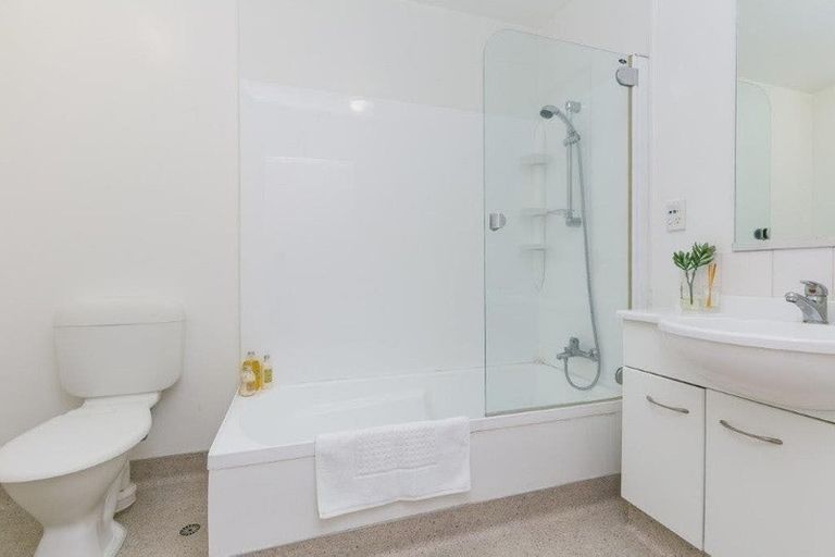 Photo of property in Luxford Villas, 110/72u Herald Street, Berhampore, Wellington, 6023