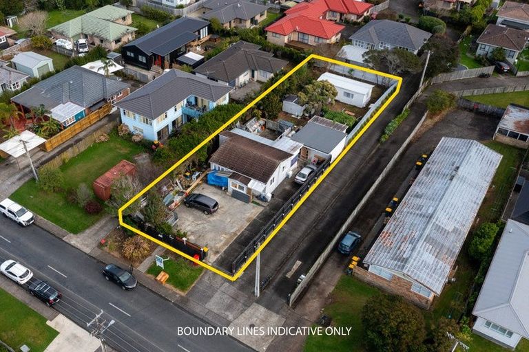 Photo of property in 730 Te Atatu Road, Te Atatu Peninsula, Auckland, 0610