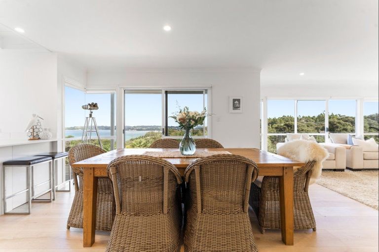 Photo of property in 6 Puriri Place, Sandspit, Warkworth, 0982