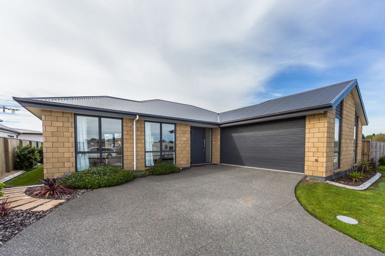 Photo of property in 13 Hewlings Street, Kaiapoi, 7630