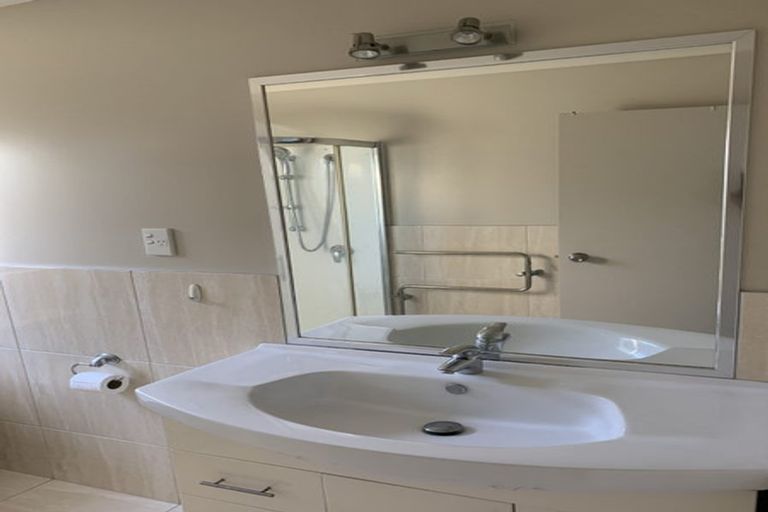 Photo of property in 7 Mazuran Place, Flat Bush, Auckland, 2016