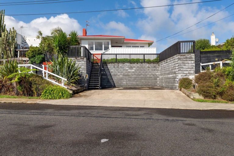 Photo of property in 54 Waiwaka Terrace, Strandon, New Plymouth, 4312