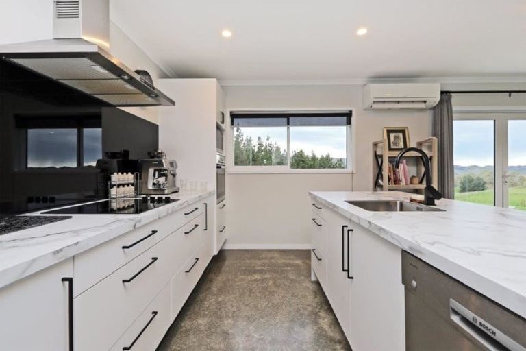 Photo of property in 1050 Kahuranaki Road, Kahuranaki, Havelock North, 4295