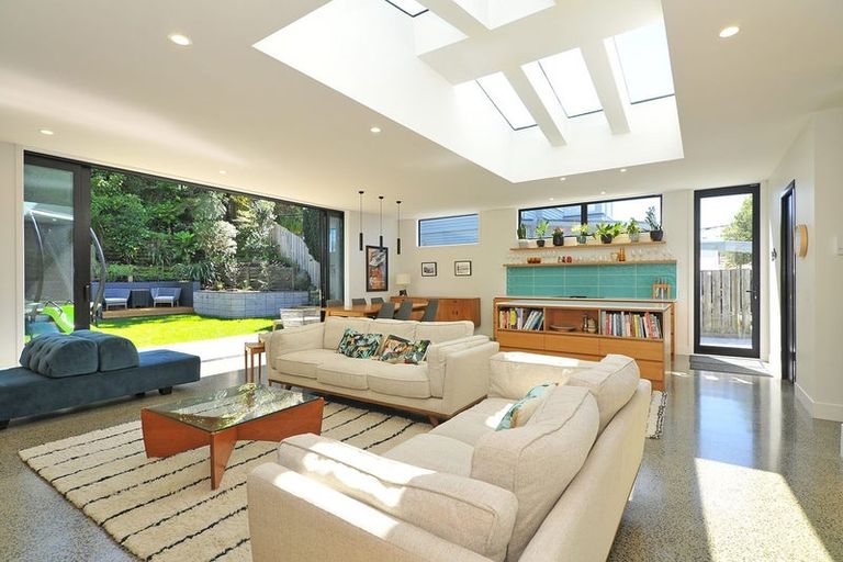 Photo of property in 12 Helen Street, Brooklyn, Wellington, 6021