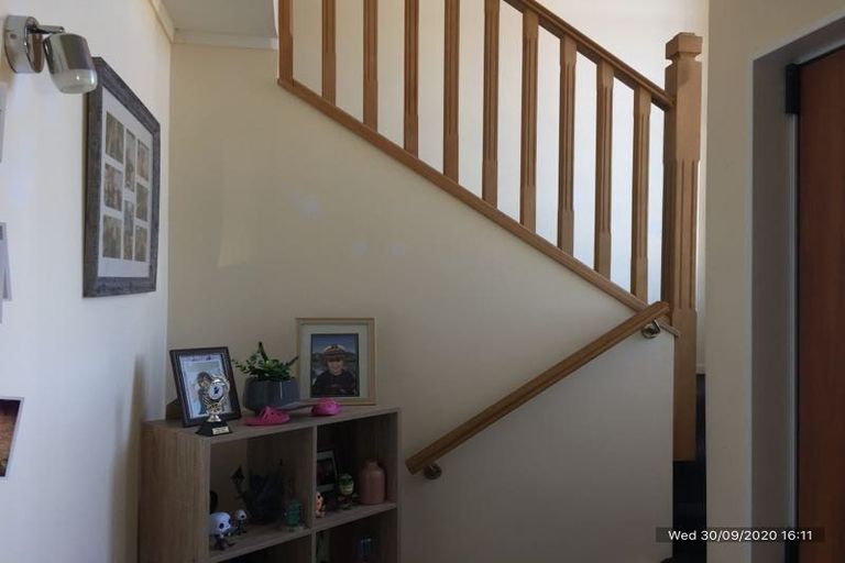 Photo of property in 24d Chastudon Place, Tawa, Wellington, 5028