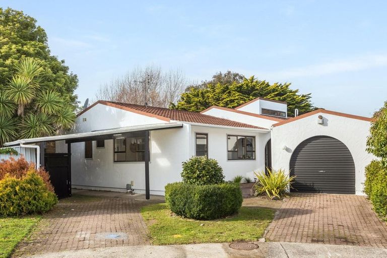 Photo of property in 22 Solander Place, Whitby, Porirua, 5024