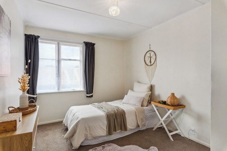 Photo of property in 105 Seaview Road, Paraparaumu Beach, Paraparaumu, 5032