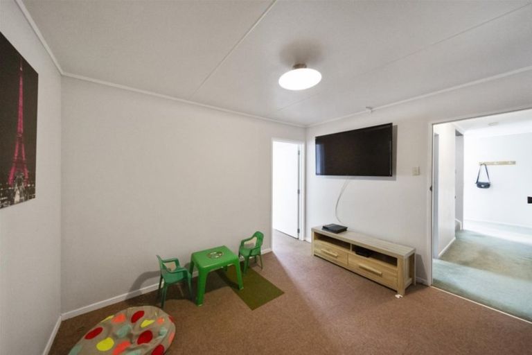 Photo of property in 8 Matai Place, Hawera, 4610