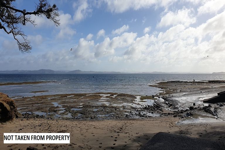 Photo of property in 1289a Whangaparaoa Road, Army Bay, Whangaparaoa, 0930