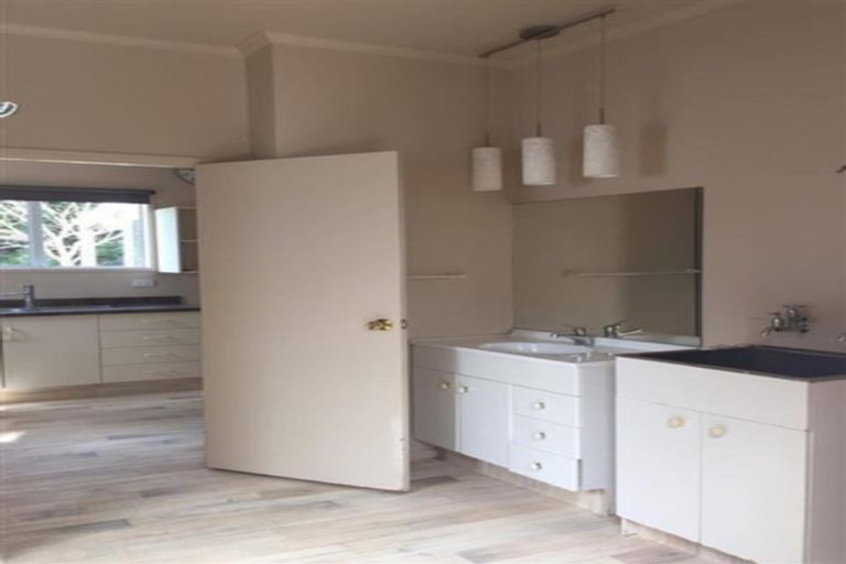 Photo of property in 12a Croft Lane, Riverhead, Albany, 0793