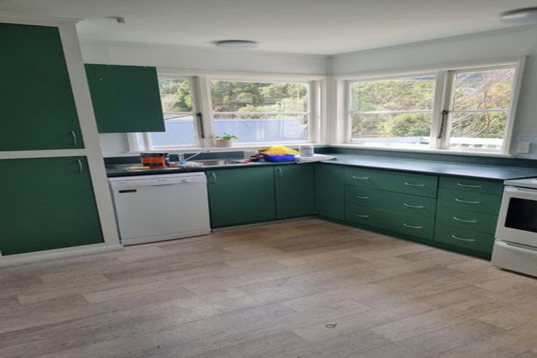 Photo of property in 12 Mahoe Street, Tawa, Wellington, 5028