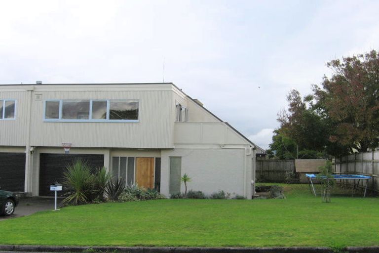 Photo of property in 16b Lynton Road, Bucklands Beach, Auckland, 2012