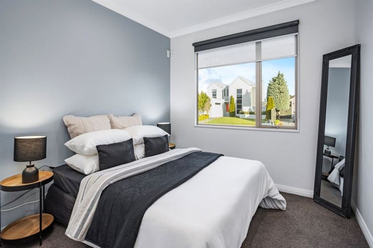 Photo of property in 32 Linkwater Way, Parklands, Christchurch, 8083