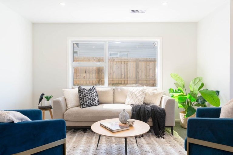 Photo of property in 9 Pine Hill Rise, Glenside, Wellington, 6037