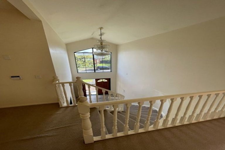 Photo of property in 9 Vinograd Drive, Te Atatu Peninsula, Auckland, 0610
