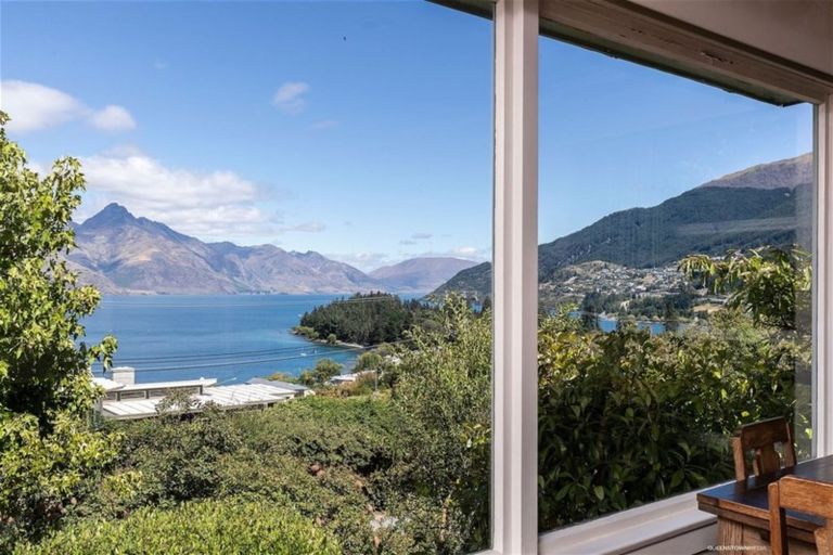 Photo of property in 4 Panorama Terrace, Queenstown, 9300