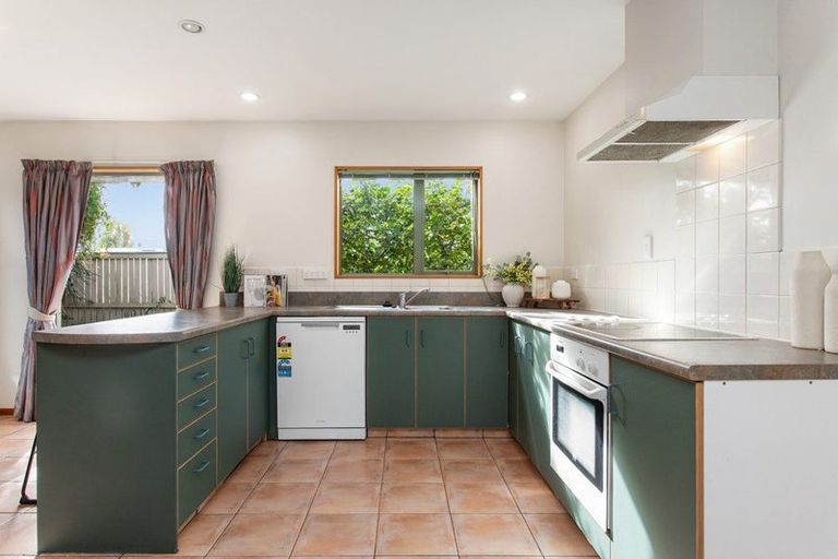 Photo of property in 15 Brockworth Place, Riccarton, Christchurch, 8011