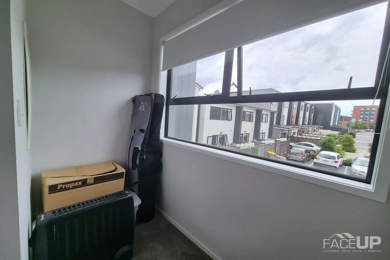 Photo of property in 6 Sidney Wallingford Way, Hobsonville, Auckland, 0616