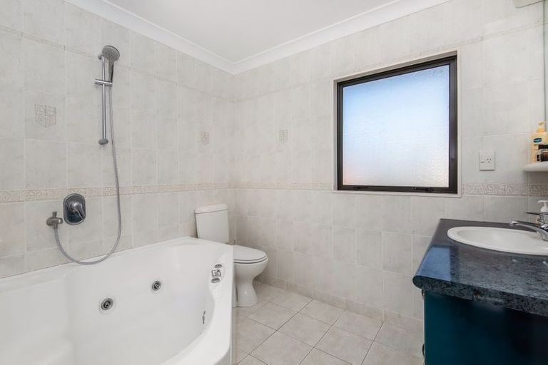 Photo of property in 49 College Road, Northcote, Auckland, 0627