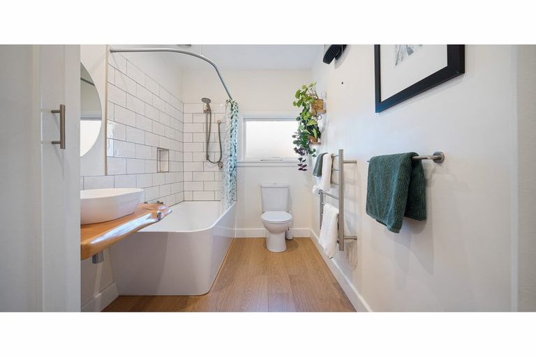 Photo of property in 24 Derrett Place, Saint Martins, Christchurch, 8022