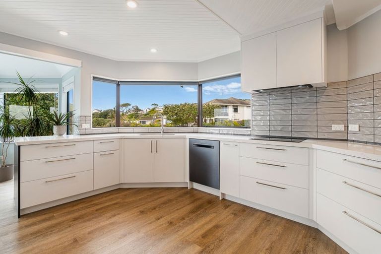 Photo of property in 146 Pacific Parade, Army Bay, Whangaparaoa, 0930