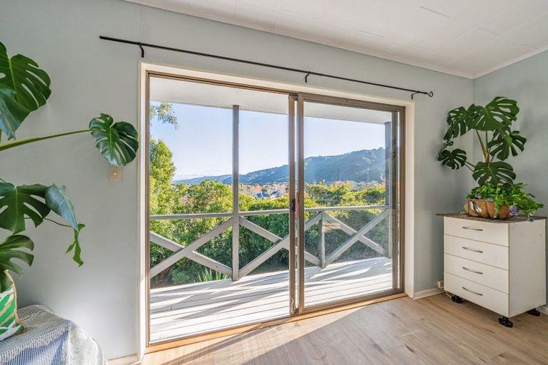 Photo of property in 11 Roband Crescent, Brown Owl, Upper Hutt, 5018