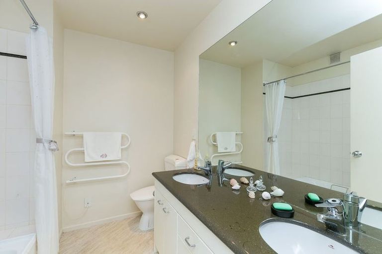 Photo of property in 79u3 Grafton Road, Roseneath, Wellington, 6011