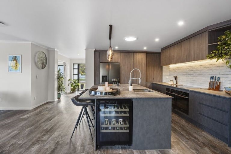 Photo of property in 28 Madison Street, Cambridge, 3434