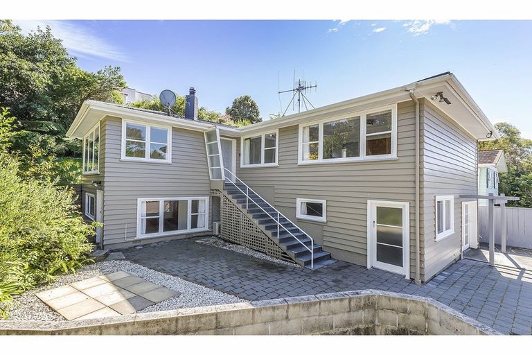 Photo of property in 56 Lincoln Avenue, Tawa, Wellington, 5028