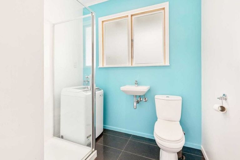 Photo of property in 10 Murray Road, Te Atatu Peninsula, Auckland, 0610