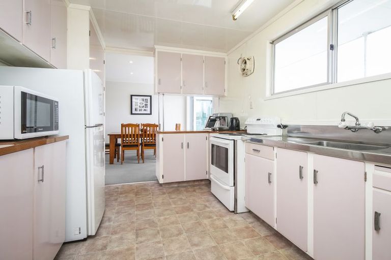 Photo of property in 21 Realm Place, Massey, Auckland, 0614