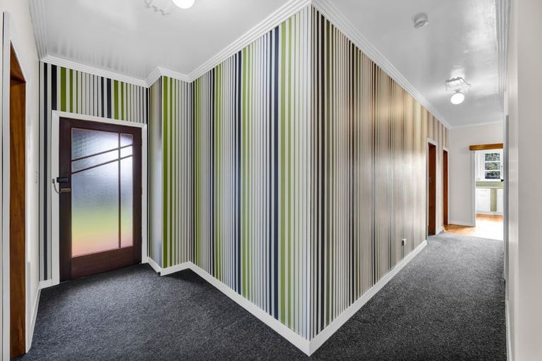 Photo of property in 230 South Road, Hawera, 4610